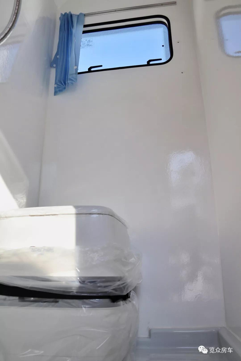 外觀大氣，空間十足的房車