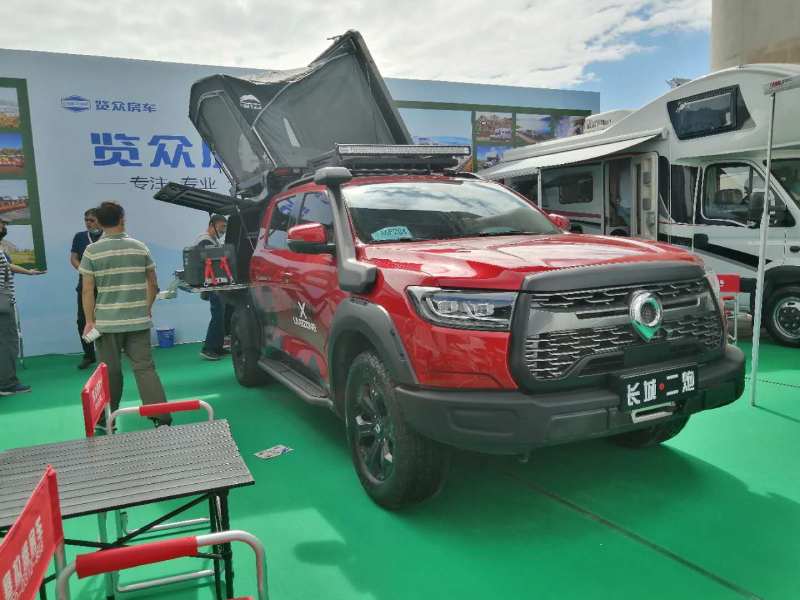 這個展會真的太熱鬧了，這么多人定房車