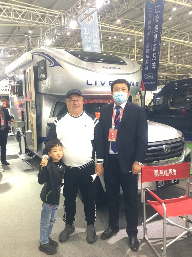 從這選房車的顧客怎么這么多？