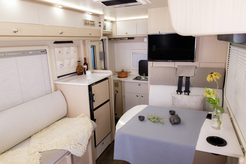 國(guó)六汽油四驅(qū)房車(chē)，還有兩張大床