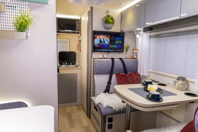 自由炮領(lǐng)銜,引爆成都房車展 自由炮領(lǐng)銜,引爆成都房車展