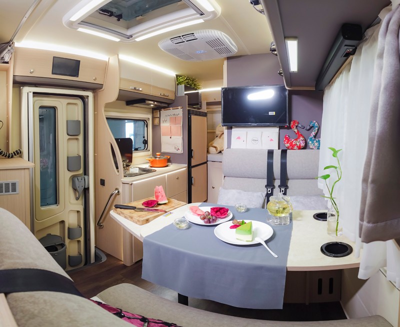 自由炮領(lǐng)銜,引爆成都房車展 自由炮領(lǐng)銜,引爆成都房車展