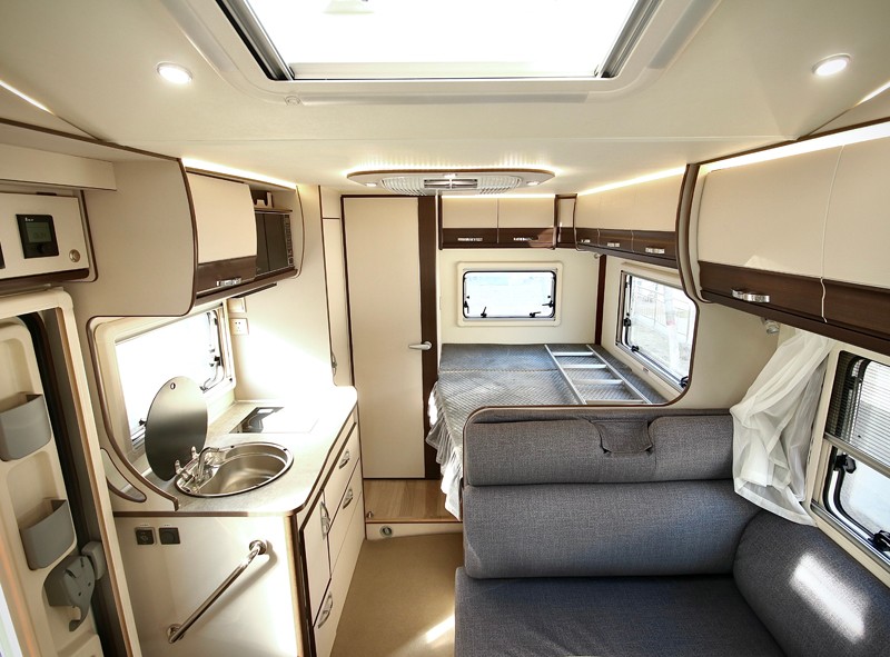 自由炮領(lǐng)銜,引爆成都房車展 自由炮領(lǐng)銜,引爆成都房車展