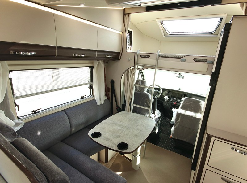 自由炮領(lǐng)銜,引爆成都房車展 自由炮領(lǐng)銜,引爆成都房車展