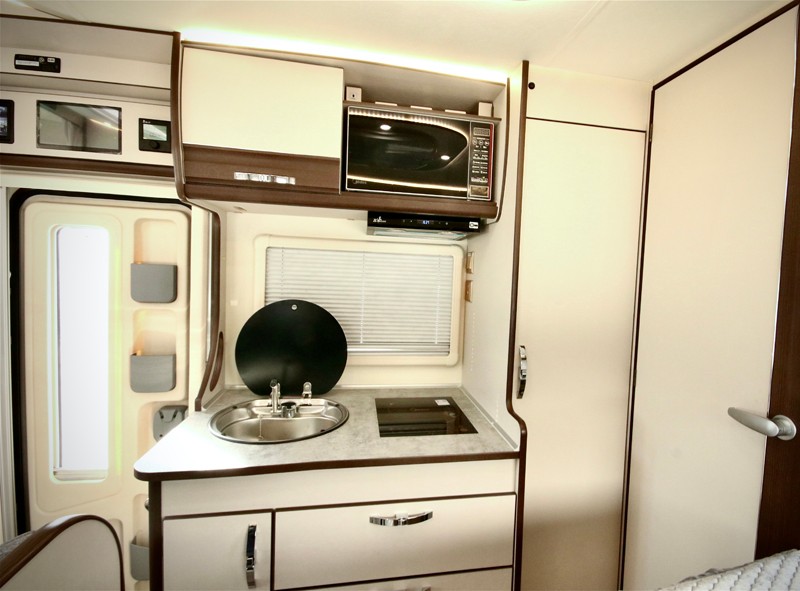 自由炮領(lǐng)銜,引爆成都房車展 自由炮領(lǐng)銜,引爆成都房車展