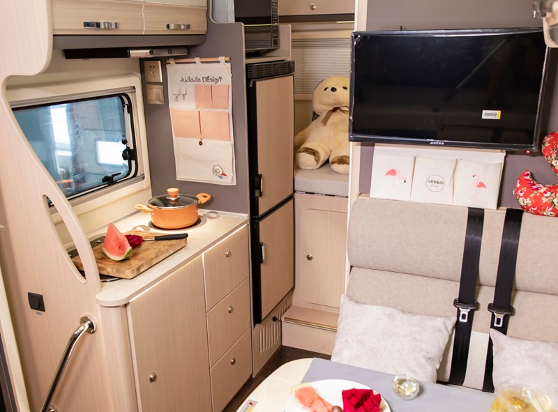 一家四口出行,這款房車非常合適 一家四口出行,這款房車非常合適