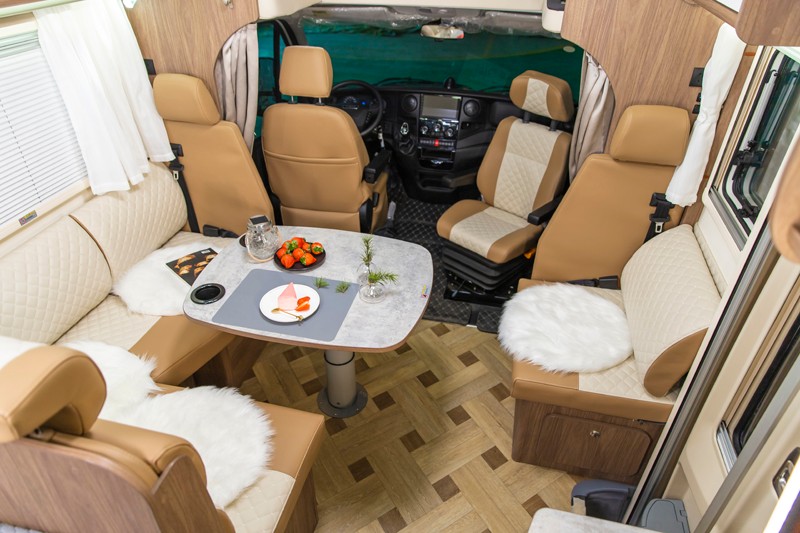 游名城，選房車，這里兩不誤