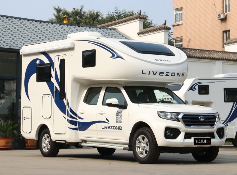 不懼荒野，不怕泥濘，四驅房車更給力