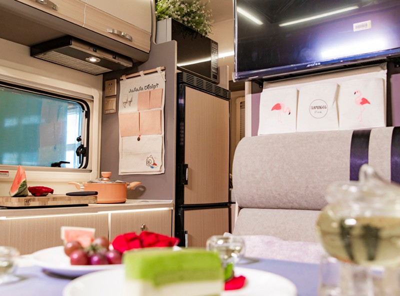 不懼荒野，不怕泥濘，四驅房車更給力