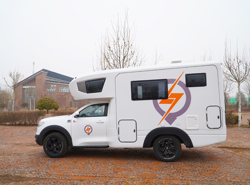 不懼荒野，不怕泥濘，四驅房車更給力