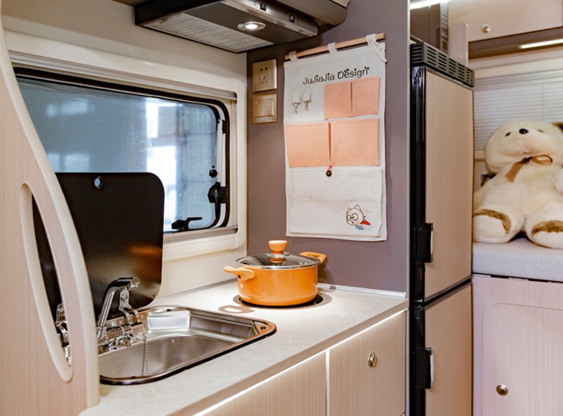 喜歡自駕游,不知道怎么選房車,看看這款四驅房車 喜歡自駕游,不知道怎么選房車,看看這款四驅房車