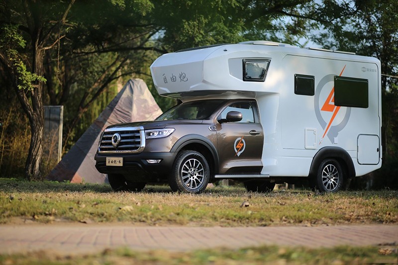 邀您看一場盛大的房車趴，雙炮現身