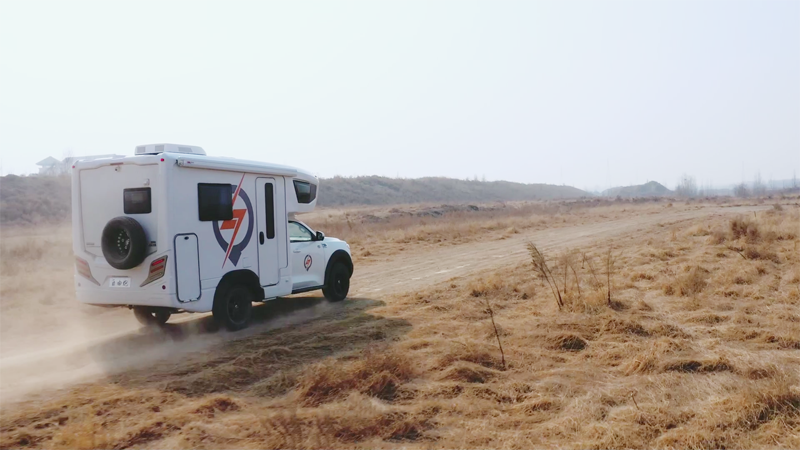 極致動力、四驅越野，樣樣都強，就是這款房車