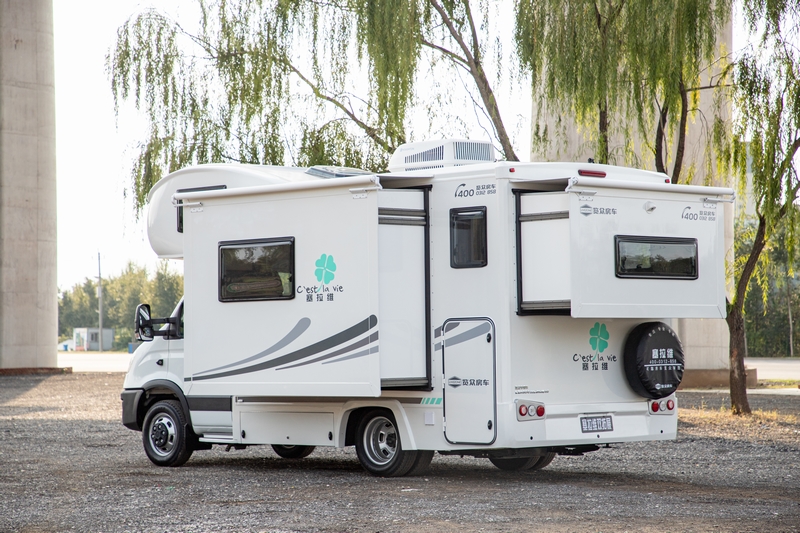 依維柯房車(chē)價(jià)格?房車(chē)現(xiàn)在多少錢(qián)一輛？