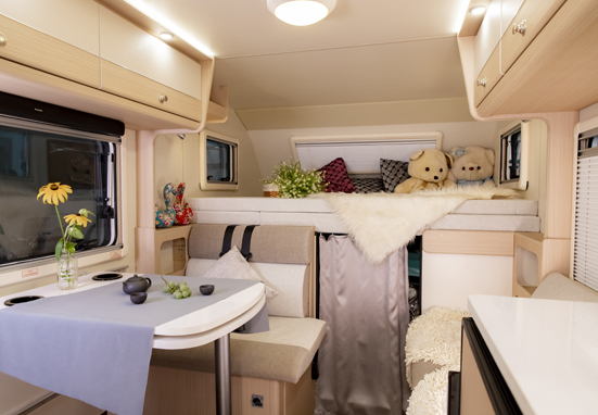 大床、大客廳得房車，四驅、動力好