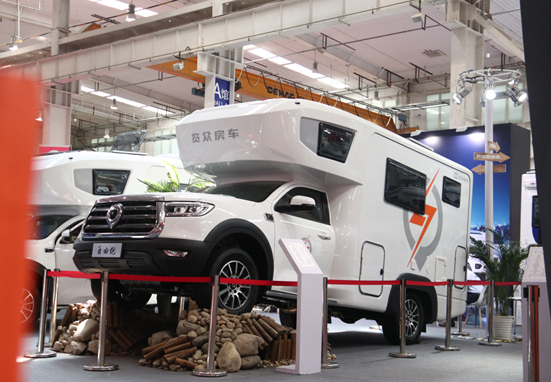 年度新車、自動檔、四驅，能選的房車